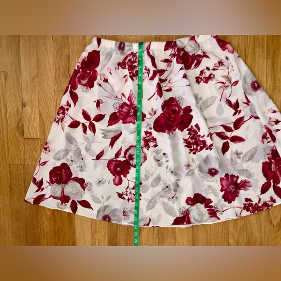 Unbranded floral skirt polyester size 20P red and off white - Picture 6 of 7
